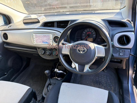 Toyota Vitz 2012 Blue - 5/6