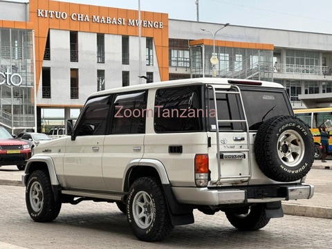 2002 Toyota Land Cruiser Prado White - 3/6