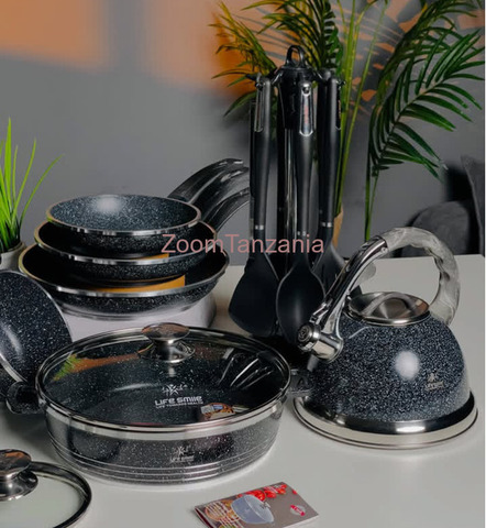 Seti ya Sufuria 4, Kikaango (frying pan) 3, Bakuli 2, Vijiko, na Mwiko - 2/6
