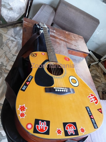 Yahama Accoustic Guitar - 1/6