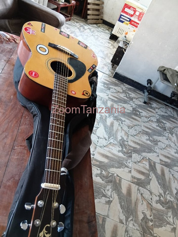 Yahama Accoustic Guitar - 2/6