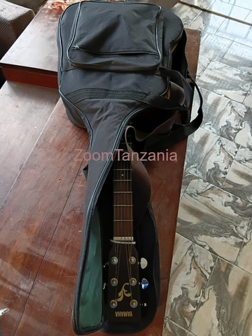 Yahama Accoustic Guitar - 4/6