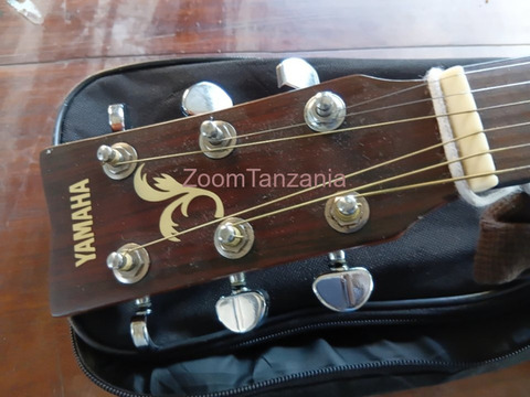 Yahama Accoustic Guitar - 6/6