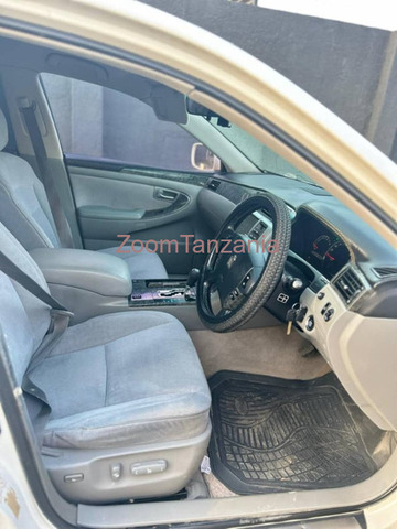 Toyota Crown Royal 2006 Nyeupe - 2/6