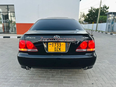 Toyota Crown Athlete 2005 Nyeusi - 5/6