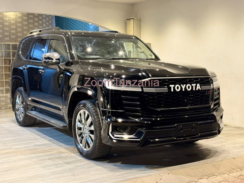 2023 Toyota Land Cruiser ZX Black - 3/6