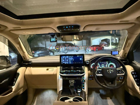 2023 Toyota Land Cruiser ZX Black - 4/6