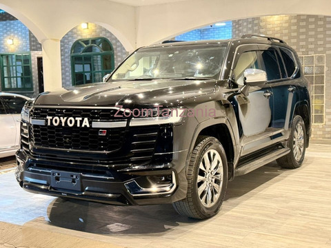 2023 Toyota Land Cruiser ZX Black - 6/6