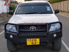 Toyota Hilux (Double Cubin) 2010 Nyeupe