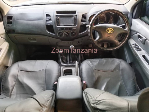 Toyota Hilux (Double Cubin) 2010 Nyeupe - 2/6