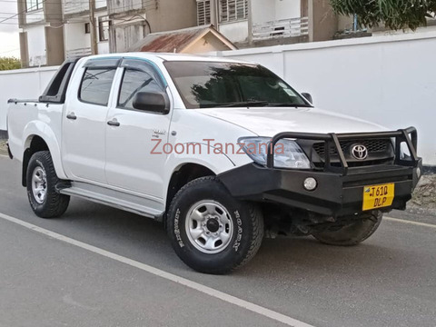 Toyota Hilux (Double Cubin) 2010 Nyeupe - 4/6