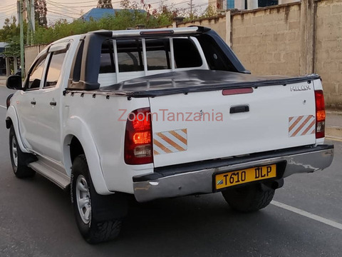 Toyota Hilux (Double Cubin) 2010 Nyeupe - 5/6