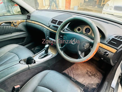 2007 Mercedes-Benz E-Class Silver - 2/6