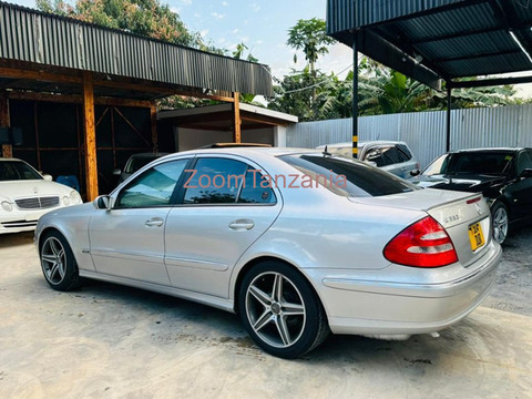 2007 Mercedes-Benz E-Class Silver - 3/6