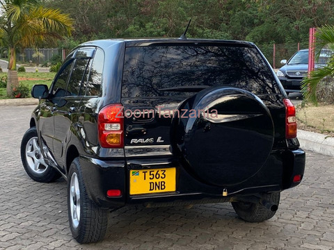 Toyota RAV4 2004 Kili Time Nyeusi - 3/6