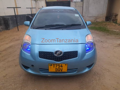 2005 Toyota Vitz Blue