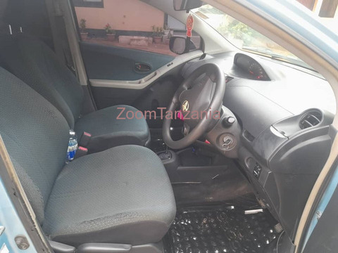 2005 Toyota Vitz Blue - 3/6