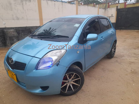 2005 Toyota Vitz Blue - 4/6