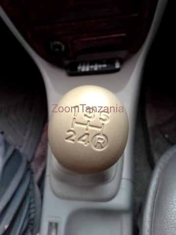 2000 Toyota Corolla White - 5/6