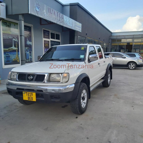 Nissan Hardbody 2003 Nyeupe - 4/6