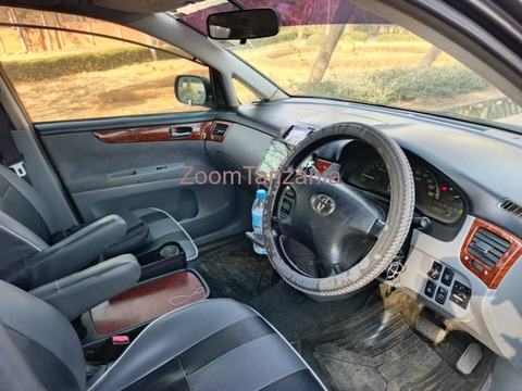 2004 Toyota Ipsum Black - 2/6