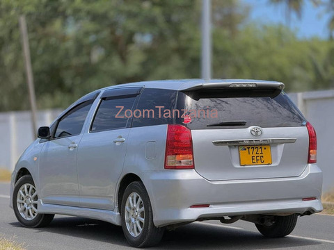 2007 Toyota Wish Silver - 2/6