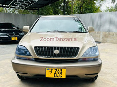 Toyota Harrier 2002 Gold