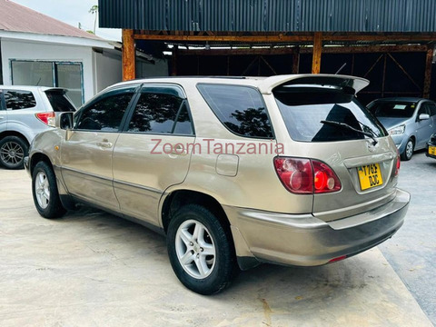 Toyota Harrier 2002 Gold - 2/5