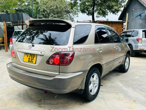 Toyota Harrier 2002 Gold - 3/5