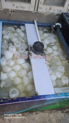 Ice Machine 250 Up to 300 Ice Cubes