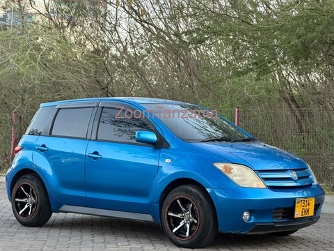 Toyota IST 2003 Blue - 3/6