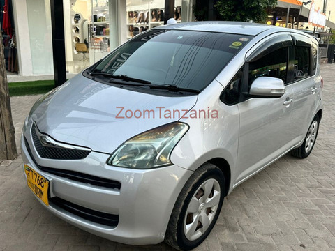 2006 Toyota Ractis Silver - 1/3