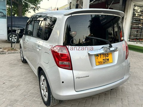 2006 Toyota Ractis Silver - 3/3