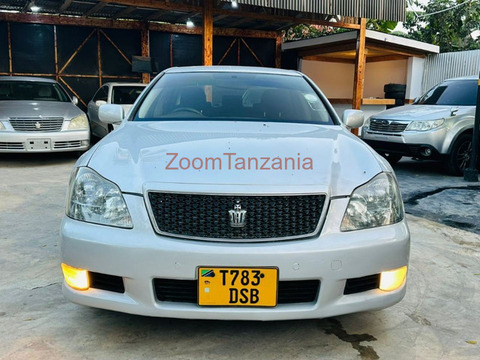 2005 Toyota Crown Athlete White - 1/5