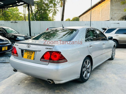 2005 Toyota Crown Athlete White - 3/5