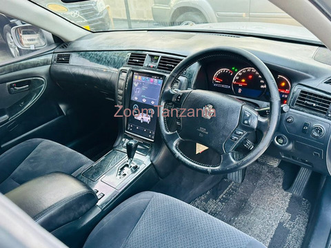 2005 Toyota Crown Athlete White - 4/5