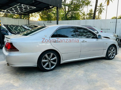 2005 Toyota Crown Athlete White - 5/5