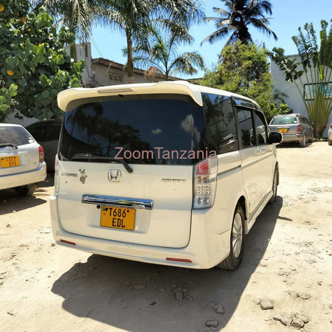 Honda Step WGN 2011 Nyeupe - 2/4