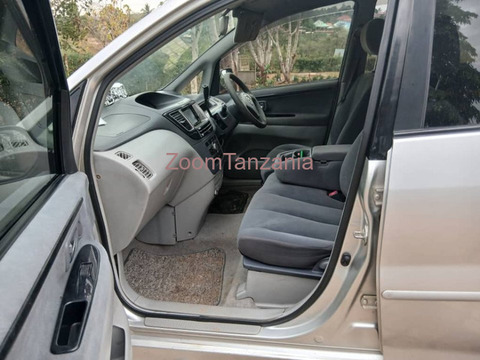 Toyota Nadia 2004 Silver - 2/6