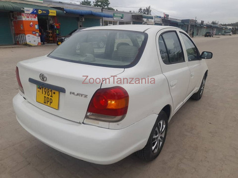 Toyota Platz 2005 Nyeupe - 5/6
