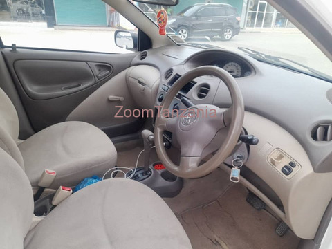 Toyota Platz 2005 Nyeupe - 6/6