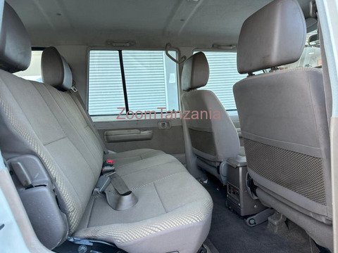 2013 Toyota Land Cruiser LX V6 White - 6/6