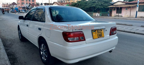 Toyota Carina Ti 2001 Nyeupe - 2/4