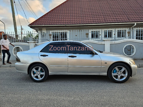 Toyota Altezza 2004 Silver - 3/6