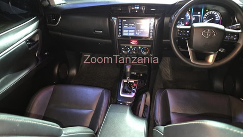 Toyota Fortuner 2023 Nyeupe - 3/5