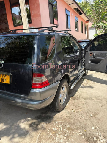 2004 Mercedes-Benz ML 200T Black - 5/6