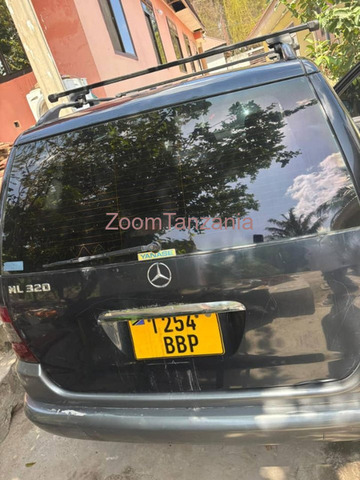 2004 Mercedes-Benz ML 200T Black - 6/6