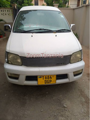 Toyota Noah SR40 2001 Nyeupe