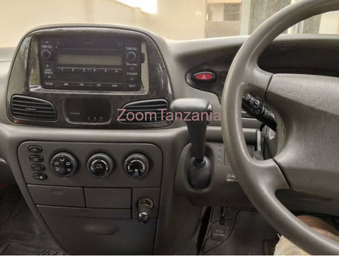 2001 Toyota Noah SR40 White - 2/6