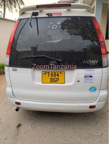 2001 Toyota Noah SR40 White - 3/6
